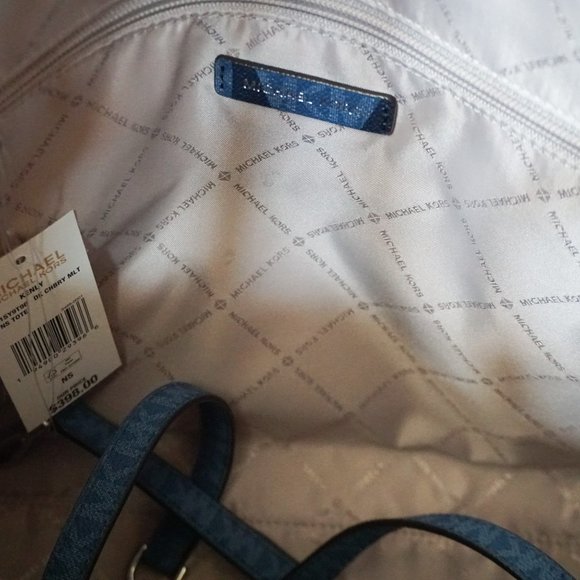 Michael Kors Graphic Logo Tote Bag + Wristlet Set - Picture 8 of 15